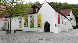 Die Sanierung des früheren Franziskanerklosters geht voraussichtlich schneller voran als zunächst geplant - eine Verschiebung des Baubeginns würde die Finanzierung sogar gefährden.