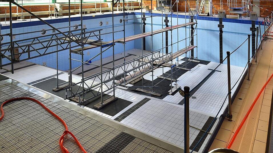 Die Bundesregierung will durch die Sportmilliarde auch zur Sanierung von Hallenbädern beitragen. In Deutschland müsste jedes zweite Hallenbad saniert werden.