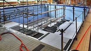 Die Bundesregierung will durch die Sportmilliarde auch zur Sanierung von Hallenbädern beitragen. In Deutschland müsste jedes zweite Hallenbad saniert werden.