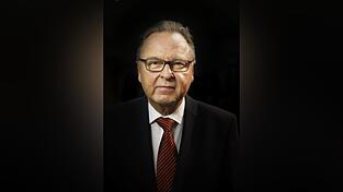 Im Jahr 2002 wurde Hans-Jürgen Papier für acht Jahre Präsident des Bundesverfassungsgerichts. Im Jahr 2002 wurde Hans-Jürgen Papier für acht Jahre Präsident des Bundesverfassungsgerichts.