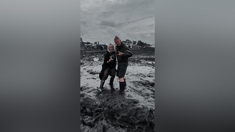 Mirjam Zelzer mit einem ihrer Freunde auf Wacken