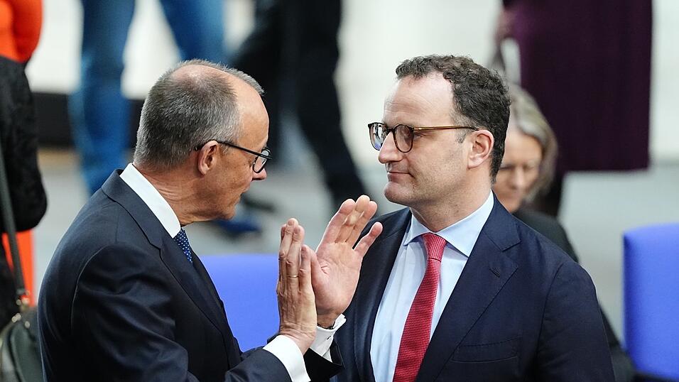 Ob Jens Spahn (r.) geeignet ist f&uuml;r einen Ministerposten im Kabinett von Friedrich Merz? Daran gibt es berechtigte Zweifel.