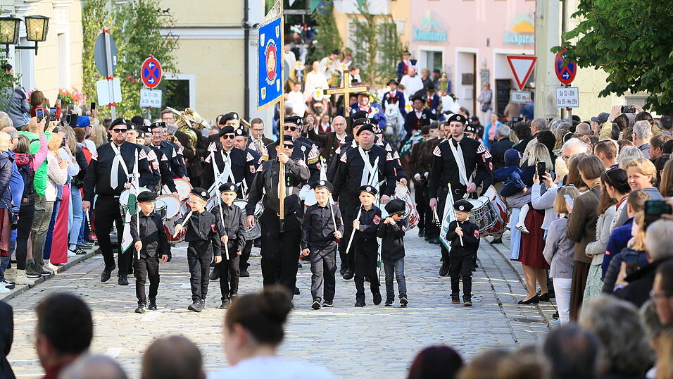613 Jahre Kötztinger Pfingstritt 613 Jahre Kötztinger Pfingstritt
