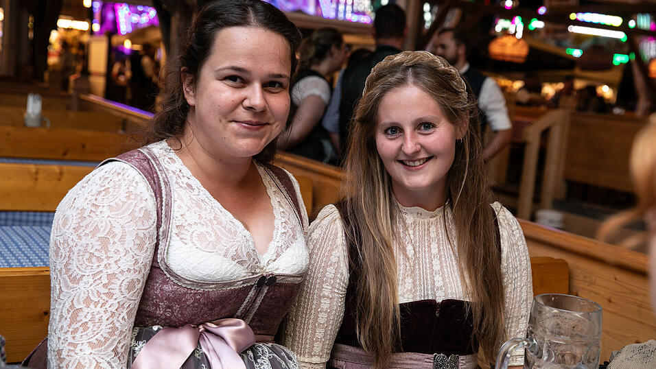 Die Partybilder vom Sonntag, 17. August, aus dem Festzelt Reisinger. Die Partybilder vom Sonntag, 17. August, aus dem Festzelt Reisinger.