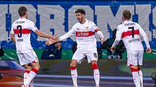 Der VfB feiert die 1:0-Führung in Bochum. Der VfB feiert die 1:0-Führung in Bochum.