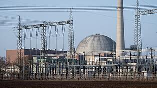 Das ehemalige Atomkraftwerk Grafenrheinfeld. Insgesamt vier Dampferzeuger des ehemaligen Atomkraftwerkes wurden ab Ende Januar aus dem Reaktorgebäude geholt. Das ehemalige Atomkraftwerk Grafenrheinfeld. Insgesamt vier Dampferzeuger des ehemaligen Atomkraftwerkes wurden ab Ende Januar aus dem Reaktorgebäude geholt.