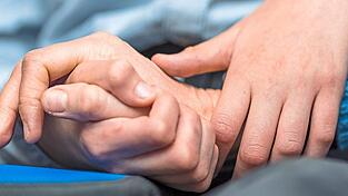 Sterbende begleiten und den Angehörigen Trost spenden - das hat sich der Hospizverein Arberland zur Aufgabe gemacht.