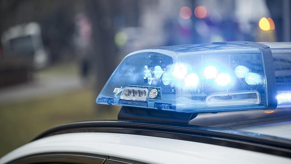 Bei dem Polizeieinsatz in Straubing wurde der 58-Jährige überwältigt und festgenommen. Bei dem Polizeieinsatz in Straubing wurde der 58-Jährige überwältigt und festgenommen.