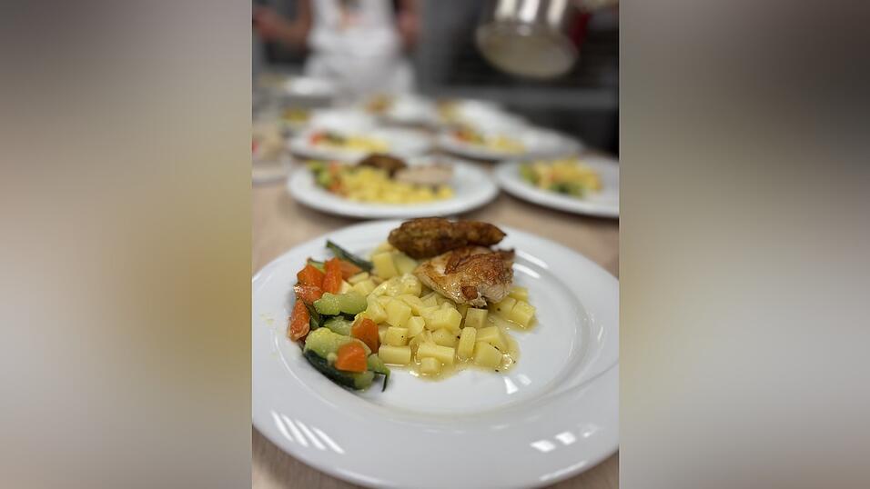 Das Menü beeindruckte geschmacklich und optisch. Das Menü beeindruckte geschmacklich und optisch.