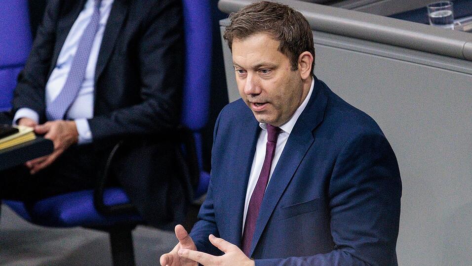 Finanzminister Lars Klingbeil (SPD) wirbt für die Aktivrente. Finanzminister Lars Klingbeil (SPD) wirbt für die Aktivrente.