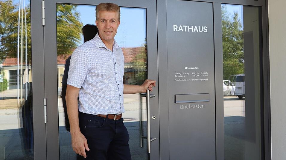 „Dass mich jeder als ‚Bürgermeister‘ anredet und nicht mehr als ‚Anton‘ oder ‚Herr Sporrer‘, ist für mich noch ungewohnt“, verrät Anton Sporrer. „Dass mich jeder als ‚Bürgermeister‘ anredet und nicht mehr als ‚Anton‘ oder ‚Herr Sporrer‘, ist für mich noch ungewohnt“, verrät Anton Sporrer.