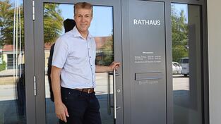 „Dass mich jeder als ‚Bürgermeister‘ anredet und nicht mehr als ‚Anton‘ oder ‚Herr Sporrer‘, ist für mich noch ungewohnt“, verrät Anton Sporrer. „Dass mich jeder als ‚Bürgermeister‘ anredet und nicht mehr als ‚Anton‘ oder ‚Herr Sporrer‘, ist für mich noch ungewohnt“, verrät Anton Sporrer.