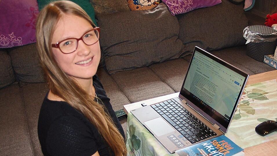 Ihre gro&szlig;e Leidenschaft ist das Schreiben: Nadine Koch ist eine der Hauptverantwortlichen der 'Cinnamon Society'. Die Autorenvereinigung hat bereits zwei Anthologien ver&ouml;ffentlicht.&nbsp;