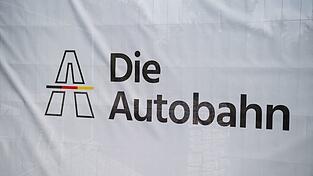Die Autobahn GmbH muss Hitzesch&auml;den auf der Autobahn 93 beseitigen. (Symbolbild)
