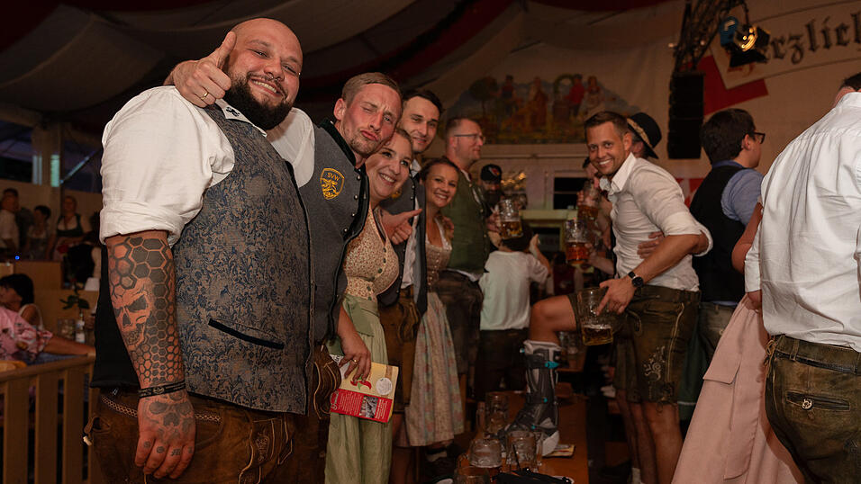 Die Partybilder vom Samstag, 19. August 2023, aus dem Festzelt Greindl. Die Partybilder vom Samstag, 19. August 2023, aus dem Festzelt Greindl.