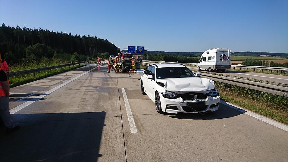 Auf der A93 zwischen Saalhaupt und Bad Abbach hat sich am Donnerstagnachmittag ein Unfall ereignet. Auf der A93 zwischen Saalhaupt und Bad Abbach hat sich am Donnerstagnachmittag ein Unfall ereignet.