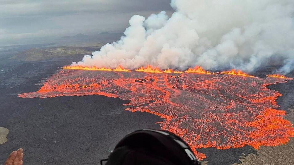 Wenige Stunden nach dem Ausbruch ist bereits ein größeres Lavafeld entstanden.