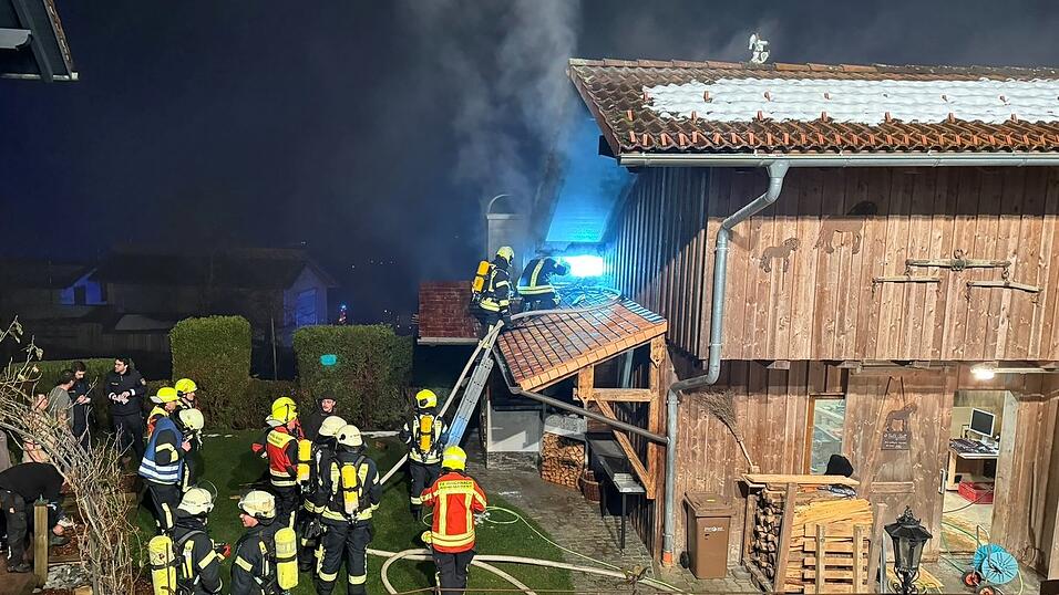 In Rinchnach (Kreis Regen) hat es am Mittwoch gebrannt. Einige Feuerwehren rückten aus. In Rinchnach (Kreis Regen) hat es am Mittwoch gebrannt. Einige Feuerwehren rückten aus.