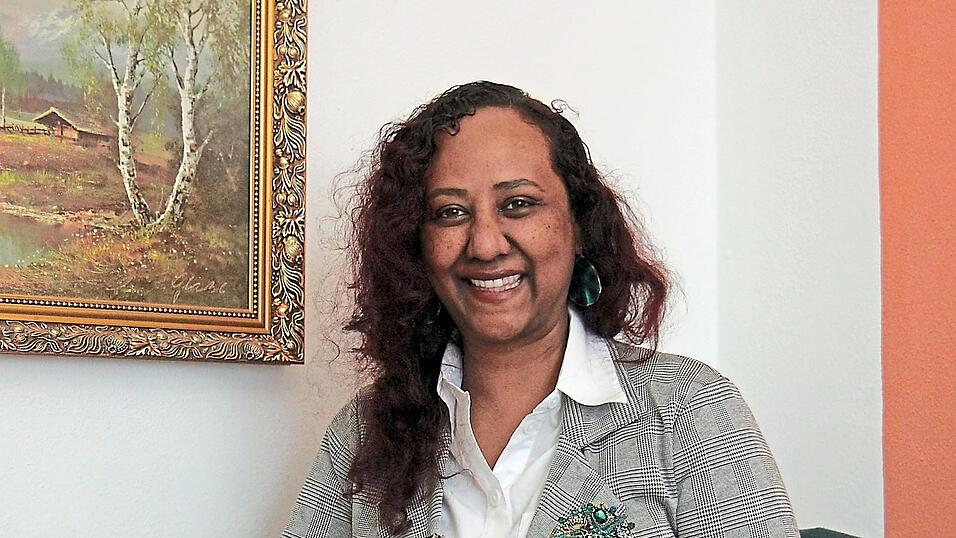 Einrichtungsleiterin Fetiya Schubart des Caritas Alten- und Pflegeheims Vilsbiburg war zuvor 13 Jahre Pflegedienstleiterin in einem Altfraunhofener Seniorenzentrums. Einrichtungsleiterin Fetiya Schubart des Caritas Alten- und Pflegeheims Vilsbiburg war zuvor 13 Jahre Pflegedienstleiterin in einem Altfraunhofener Seniorenzentrums.