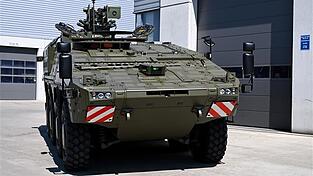 Ein Radpanzer &bdquo;Boxer' auf dem Gel&auml;nde der Firma KNDS, die mit Dr&auml;xlmaier eine Partnerschaft eingegangen ist.