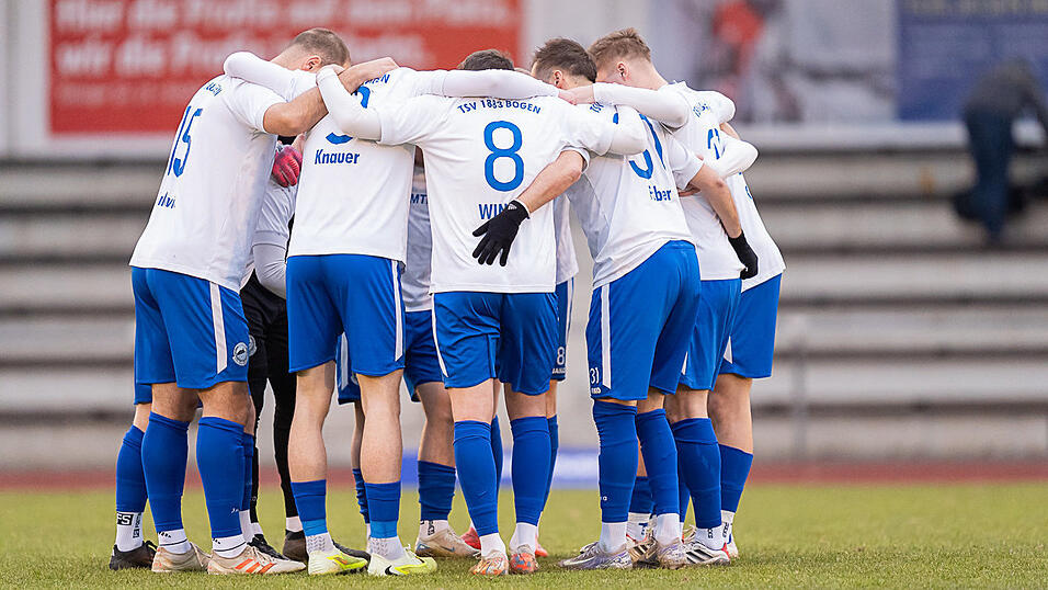 Nach durchwachsenen Leistungen im Hinspiel und Personalproblemen vor dem Rückspiel wollen die „Rautenkicker“ unter Flutlicht daheim punkten und den Klassenerhalt sichern. Nach durchwachsenen Leistungen im Hinspiel und Personalproblemen vor dem Rückspiel wollen die „Rautenkicker“ unter Flutlicht daheim punkten und den Klassenerhalt sichern.