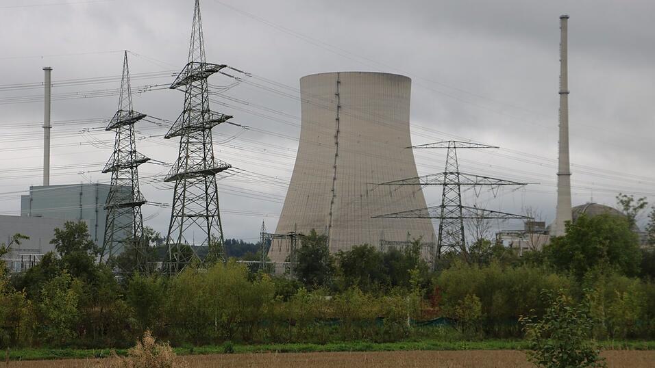 Die Flächen für das Mega-Projekt liegen gegenüber dem Umspannwerk am Kernkraftwerk. Die Flächen für das Mega-Projekt liegen gegenüber dem Umspannwerk am Kernkraftwerk.