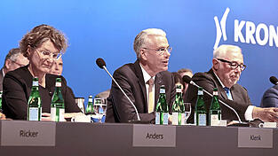 Krones-Finanzvorstand Uta Anders (v. l.), Firmenchef Christoph Klenk und der Aufsichtsratsvorsitzende Volker Kronseder hielten am Dienstag die Hauptversammlung in Neutraubling ab.