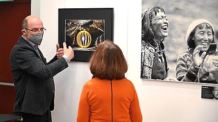 Die Vernissage bot Gelegenheit, sich persönlich mit den Fotografen auszutauschen.