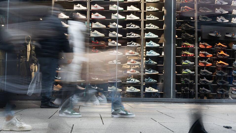 Die Schuhhändler in Deutschland haben 2024 weniger Geschäft gemacht. (Archivbild) Die Schuhhändler in Deutschland haben 2024 weniger Geschäft gemacht. (Archivbild)