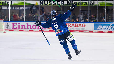 Zac Leslie setzte mit seinem 4:0 den Schlusspunkt unter eine Partie, die wie die anderen drei in dieser Saison gegen die Grizzlys Wolfsburg verlief: Am Ende stand immer ein klarer Sieg f&uuml;r Straubing.