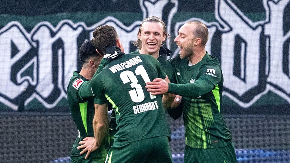 Doppeltorschütze für Wolfsburg: Offensivmann Patrick Wimmer (M.). Doppeltorschütze für Wolfsburg: Offensivmann Patrick Wimmer (M.).