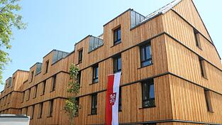 Das holzget&auml;felte Chancenhaus soll eine &Uuml;bergangsl&ouml;sung f&uuml;r Familien in Not sein. Acht Millionen Euro hat sich die Stadtverwaltung diese Unterst&uuml;tzungsma&szlig;nahme kosten lassen.