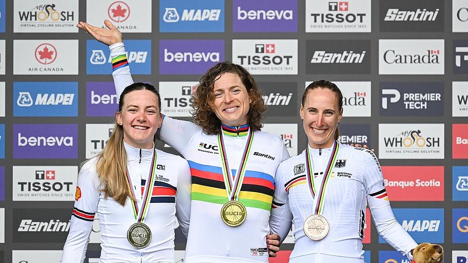 Franziska Koch (r) freut sich &uuml;ber Bronze.