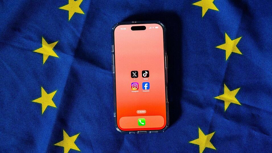 Die EU spielt bei der Debatte um ein m&ouml;gliches Social-Media-Verbot f&uuml;r Kinder eine wichtige Rolle. (Symbolbild)