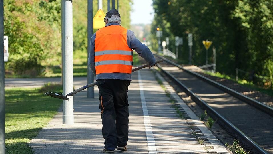 Für sein Ehrenamt ist Karl Bürger bereits mit der Bürgermedaille der Gemeinde ausgezeichnet worden. Für sein Ehrenamt ist Karl Bürger bereits mit der Bürgermedaille der Gemeinde ausgezeichnet worden.