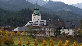 Die Vorbereitungen für den G7-Gipfel auf Schloss Elmau laufen. Die Vorbereitungen für den G7-Gipfel auf Schloss Elmau laufen.
