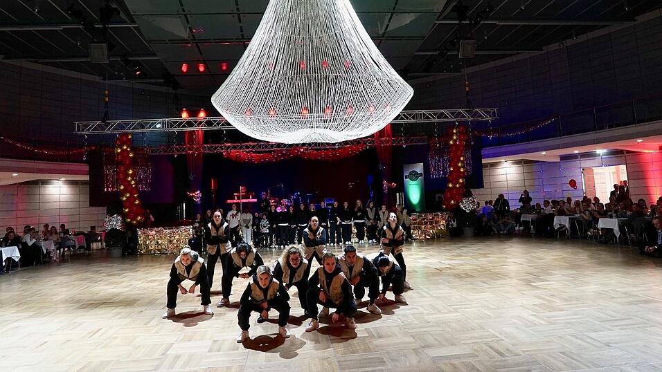 Mit dem SPD-Ball wurde am Samstag die Ballsaison in Straubing eröffnet. Mit dem SPD-Ball wurde am Samstag die Ballsaison in Straubing eröffnet.