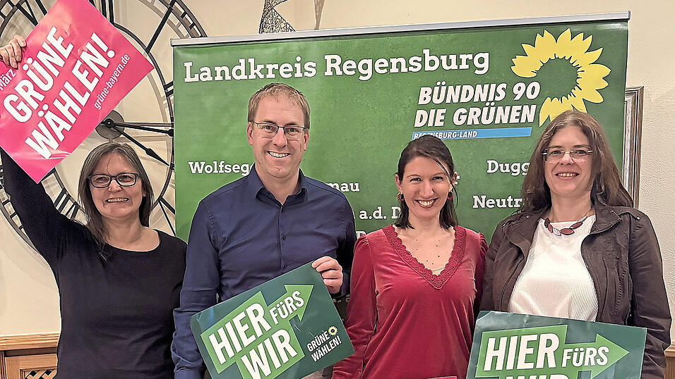 Die neue Kreisvorstandschaft besteht aus Schriftführerin Regina Hammerl, den Kreissprechern Merten Niebelschütz und Mareike Artmann sowie Kassierin Claudia Weigert (von links). Die neue Kreisvorstandschaft besteht aus Schriftführerin Regina Hammerl, den Kreissprechern Merten Niebelschütz und Mareike Artmann sowie Kassierin Claudia Weigert (von links).