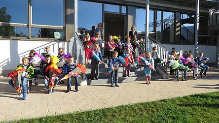 Die Klasse 1b mit Lehrerin Carmen Pfeilschifter.