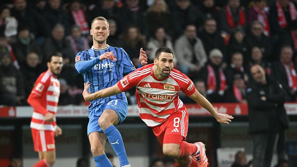 Der Unioner Rani Khedira (r.) im Zweikampf mit Adrian Beck.