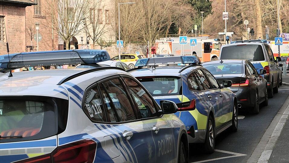 Nach dem Messerangriff in Aschaffenburg sind nun die Behörden gefragt.
