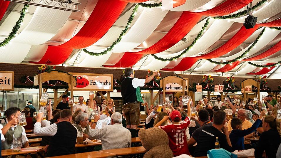 Die Partybilder vom Montag, 17. August, aus dem Festzelt Greindl. Die Partybilder vom Montag, 17. August, aus dem Festzelt Greindl.