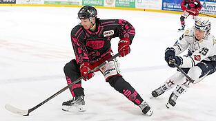 Die jungen Talente um den 19-jährigen Finn Serikow (links) bekommt beim EV Landshut nicht nur viel Eiszeit, sondern zahlt das Vertrauen auch mit starken Leistungen zurück. Die jungen Talente um den 19-jährigen Finn Serikow (links) bekommt beim EV Landshut nicht nur viel Eiszeit, sondern zahlt das Vertrauen auch mit starken Leistungen zurück.