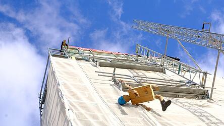 In Welchenberg haben mehrere Feuerwehren am Wochenende spektakul&auml;r ge&uuml;bt.&nbsp;