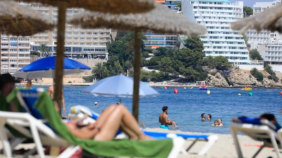 Ob Strand oder Berge: Die Deutschen wollen selbst bestimmen, wie sie ihren Urlaub verbringen. (Symbolbild) Ob Strand oder Berge: Die Deutschen wollen selbst bestimmen, wie sie ihren Urlaub verbringen. (Symbolbild)