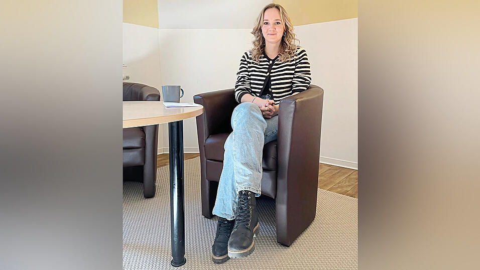 Isabel Bitter arbeitet als „Beraterin FGM“ beim Caritasverband Landshut. Sie bemerkt einen hohen Bedarf und eine steigende Zahl von Klientinnen, die von Beschneidung betroffen oder gefährdet sind. Isabel Bitter arbeitet als „Beraterin FGM“ beim Caritasverband Landshut. Sie bemerkt einen hohen Bedarf und eine steigende Zahl von Klientinnen, die von Beschneidung betroffen oder gefährdet sind.