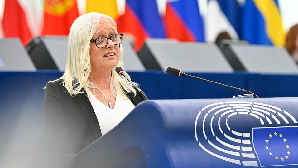 Die Irin Jackie Fox kämpft nach dem Suizid ihrer Tochter auch auf europäischer Ebene für neue Gesetze gegen Cybermobbing und digitale Gewalt. (Handout) Die Irin Jackie Fox kämpft nach dem Suizid ihrer Tochter auch auf europäischer Ebene für neue Gesetze gegen Cybermobbing und digitale Gewalt. (Handout)