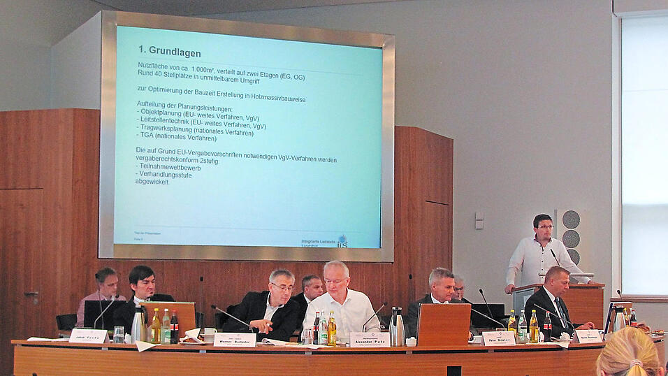 Der Neubau der Integrierten Leitstelle stand beim Zweckverband für Rettungsdienst und Feuerwehralarmierung ganz oben auf der Tagesordnung. Der Neubau der Integrierten Leitstelle stand beim Zweckverband für Rettungsdienst und Feuerwehralarmierung ganz oben auf der Tagesordnung.