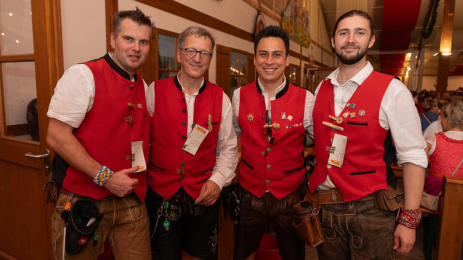 Die Partybilder vom Montag, 21. August 2023, aus dem Festzelt Greindl. Die Partybilder vom Montag, 21. August 2023, aus dem Festzelt Greindl.