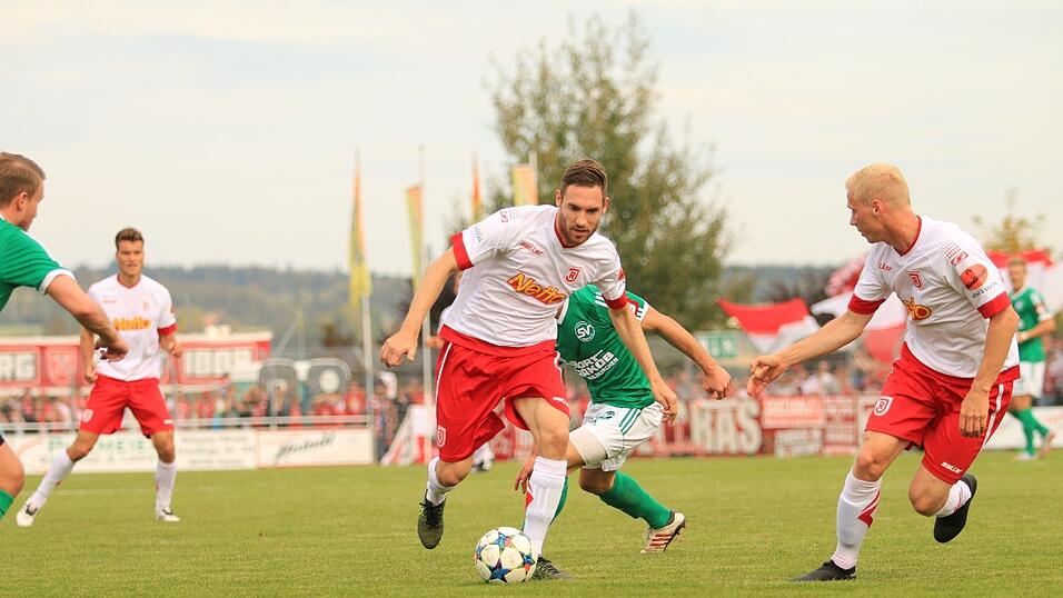 Der Jahn kommt bei Schalding-Heining nicht über ein 0:0 hinaus. Der Jahn kommt bei Schalding-Heining nicht über ein 0:0 hinaus.